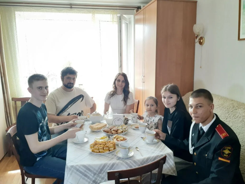 ​Многодетная семья из Забайкалья взяла под опеку племянников